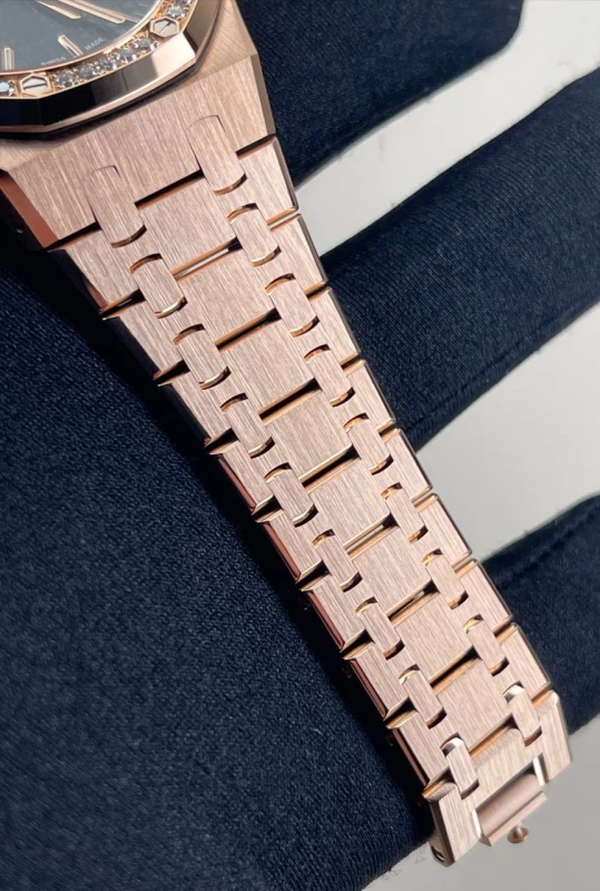 Audemars Piguet Royal Oak Selfwinding 37 mm «50-летний юбилей» 15551OR.ZZ.1356OR.03 7