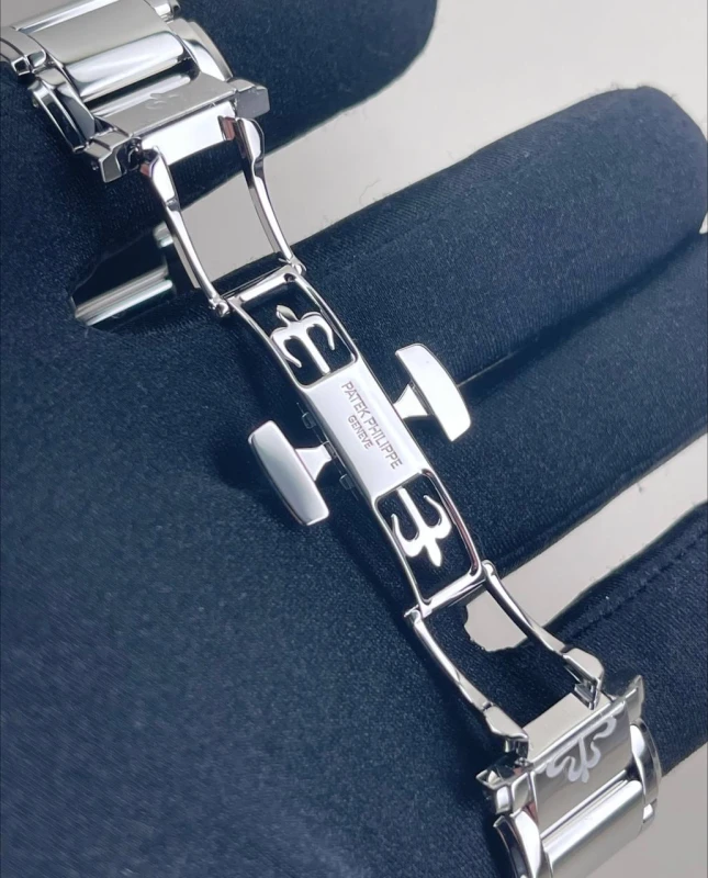 Patek Philippe 7300/1200A-001 6