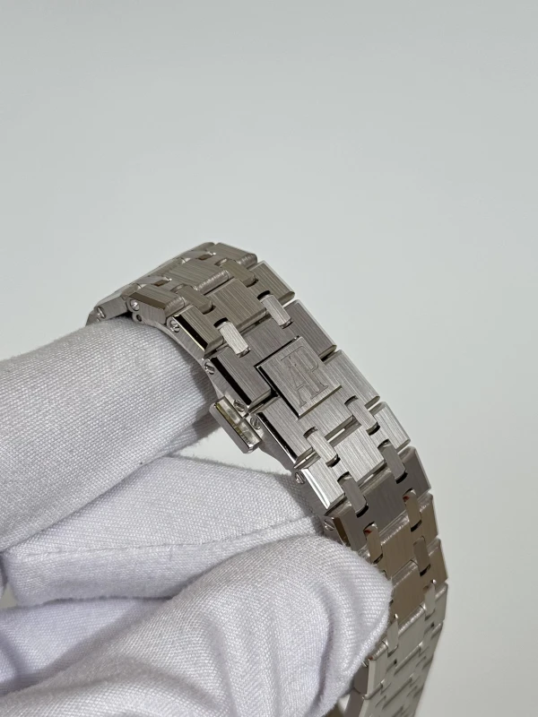 Audemars Piguet Special Edition White Gold With Smoked Blue Dial 15510BC.OO.1320BC.02 6