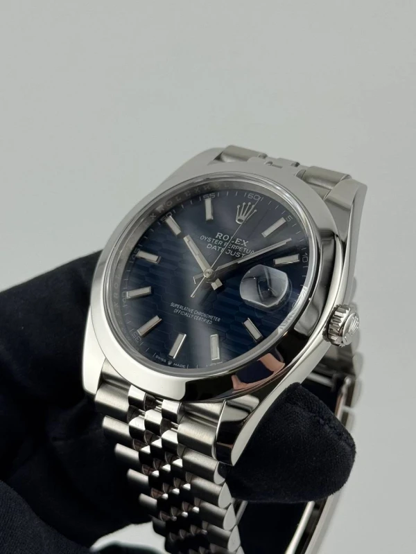 Rolex DATEJUST 41MM STEEL 126300-0024 3
