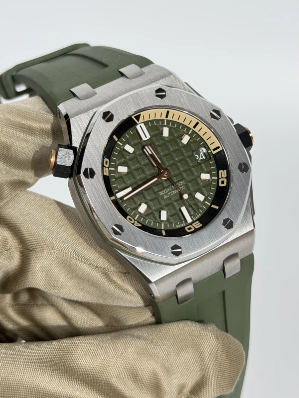 Audemars Piguet Diver 15720ST.OO.A052CA.01 3