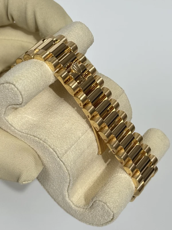 Rolex 36mm Yellow Gold 128238 puzzle 4