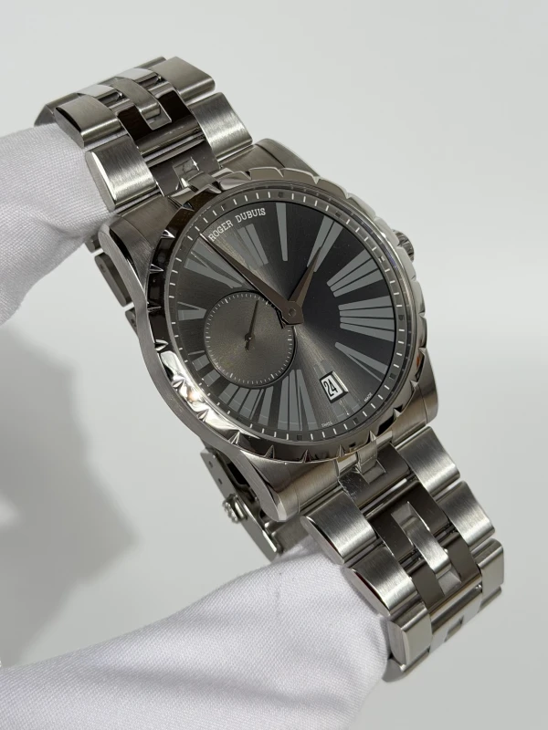 Roger Dubuis 42 Automatic DBEX0385 2