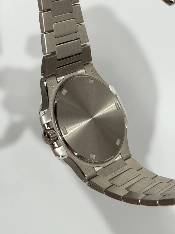 Patek Philippe 7010/1G-013 6