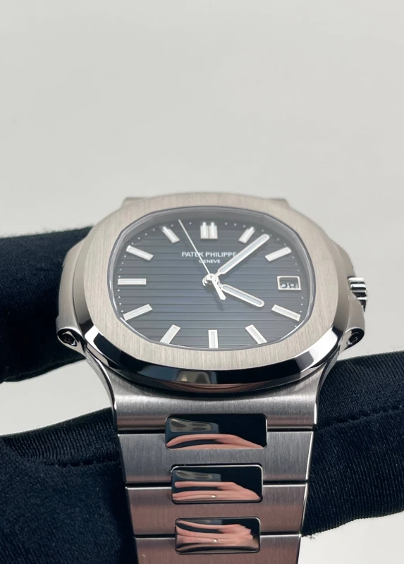 Patek Philippe NAUTILUS 5811/1G-001 4
