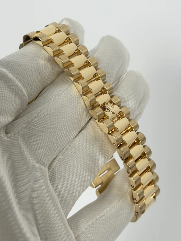 Rolex 36mm Yellow Gold 118208 3