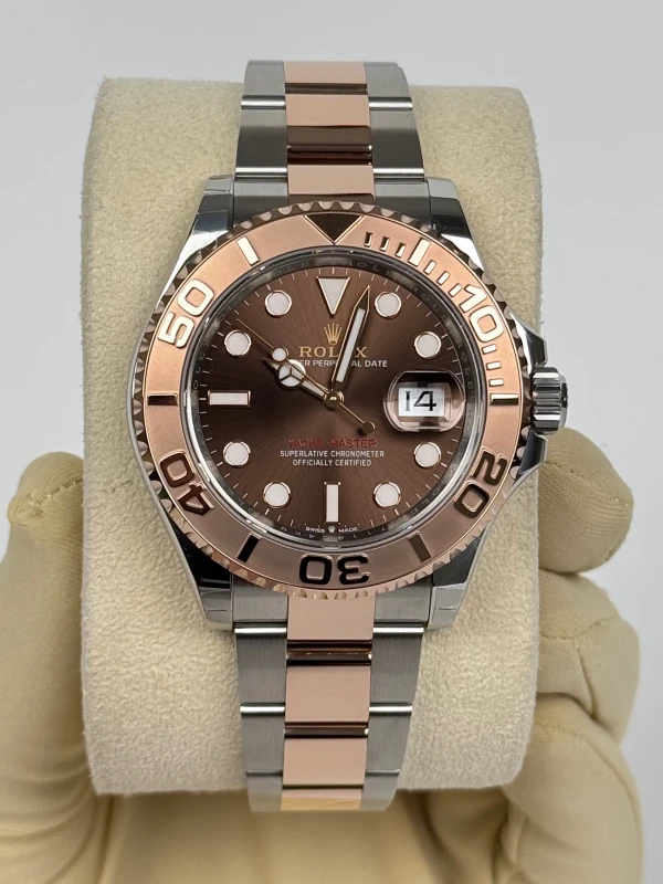 Rolex 40 MM, OYSTERSTEEL AND EVEROSE GOL 126621-0001 2