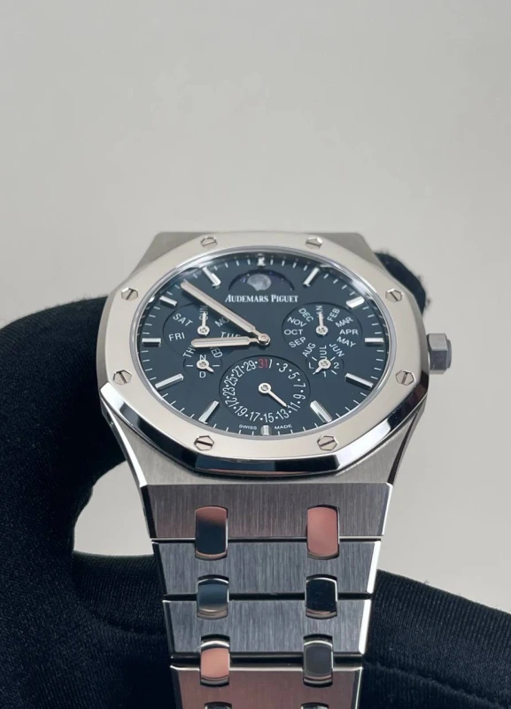 Audemars Piguet Selfwinding Perpetual Calendar Ultra-Thin 26586IP.OO.1240IP.01 4