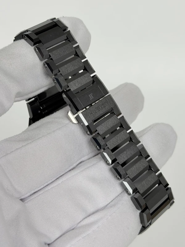 Hublot ntegral Black Magic 42MM  451.CX.1170.CX 3