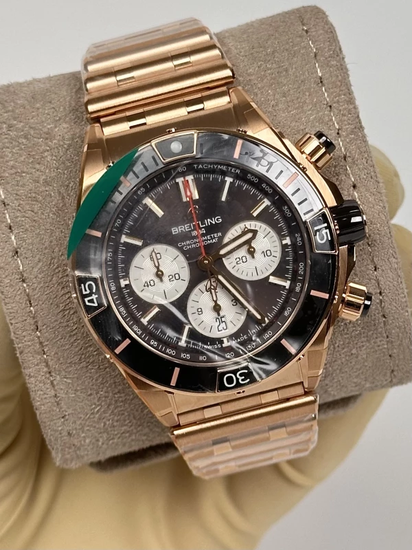 Breitling SUPER B01 44 RB0136E31Q1R1 3