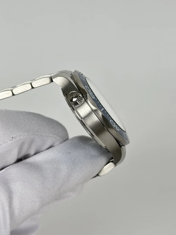 Omega Diver 300M Omega Co‑Axial Master Chronometer 42 mm 210.30.42.20.06.001 3