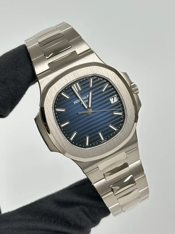 Patek Philippe NAUTILUS 5811/1G-001 2