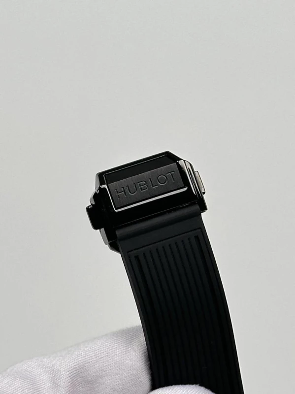 Hublot One Click Frosted Carbon Diamonds 39 mm 465.QK.7170.VR.1204.ALP18 8