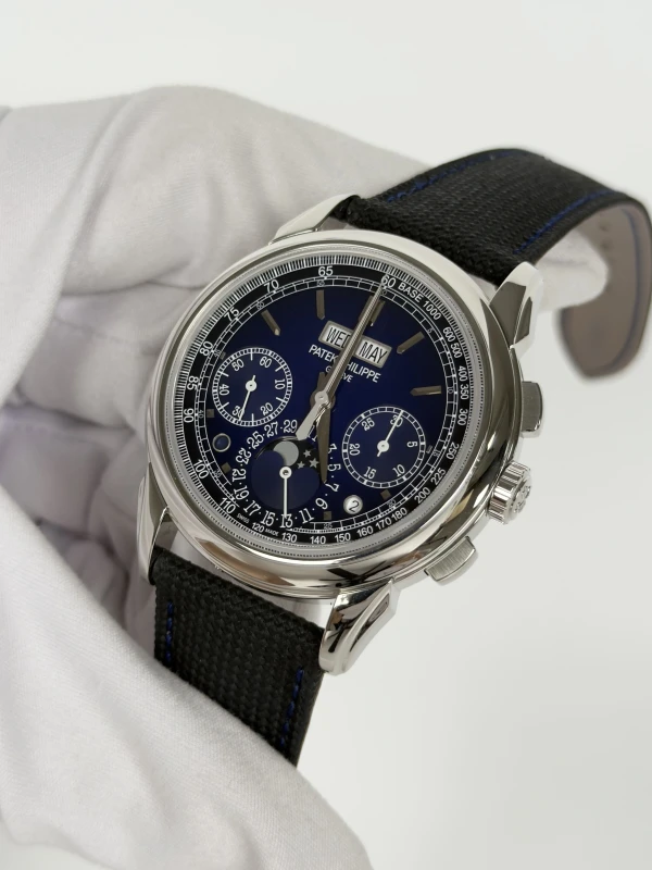 Patek Philippe CHRONOGRAPH. PERPETUAL CALENDAR. 5270P-016 4