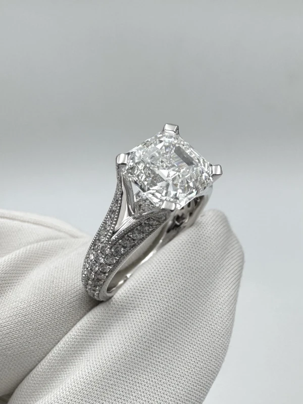 No name SQUARE DIAMOND RING 3.16 ct F/INTERNALLY FLAWLESS, GIA (SIZE 54) NN3.16ct F/IF GIA 3