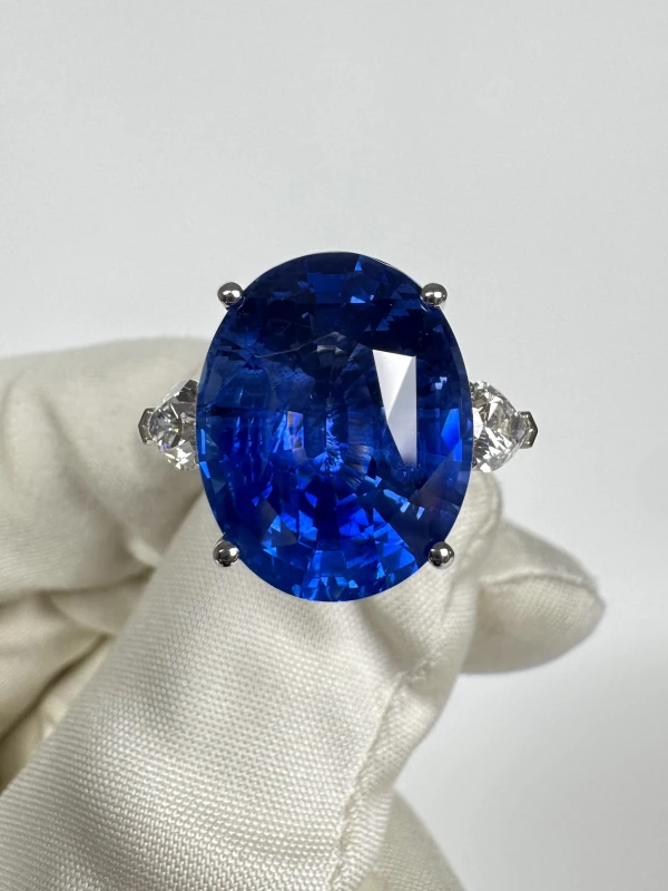 Earrings without a brand OVAL SAPPHIRE 13.35 CT BLUE RING (SIZE 51) GRS (SRI LANKA) NNS13.35 2