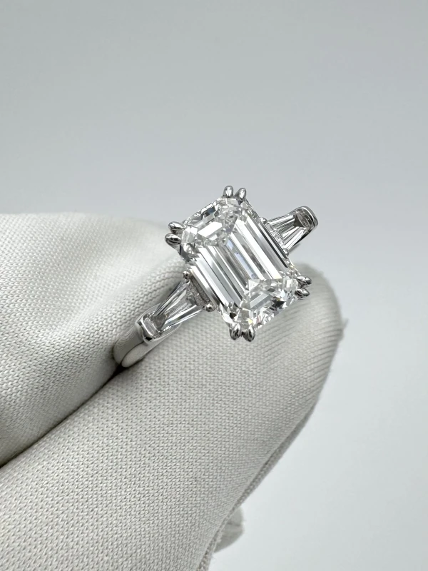 No name EMERALD DIAMOND 2.01ct F/VVS2 RING (GIA) NN2.01ct H/VVS2 GIA 2