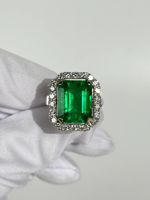 Earrings without a brand EMERALD 9.80 CT RING (SIZE 53) EM 9.80 CT 2