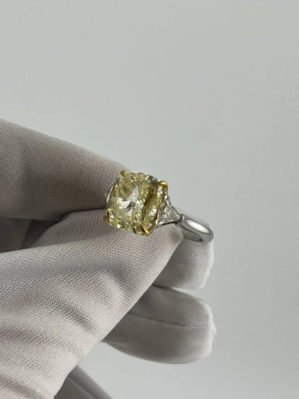 Earrings without a brand С БРИЛЛИАНТОМ 6.80 CT FLY/VS1 FANCY LIGHT YELLOW 6.80 ct. 4
