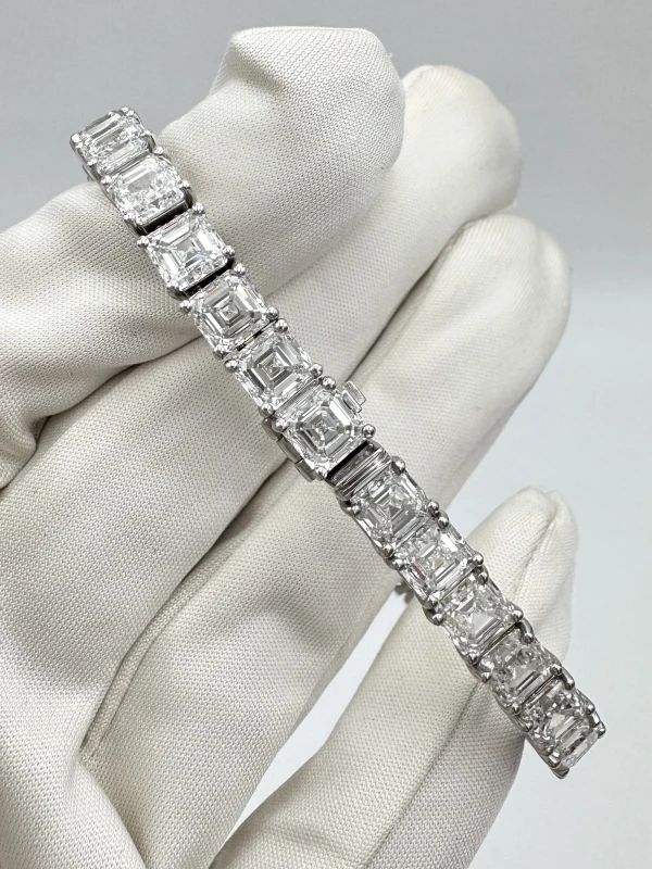 No name SQUARE EMERALD  31.41 CT E-F/VVS1-VS2 BRACELET (GIA) NN31.41 3