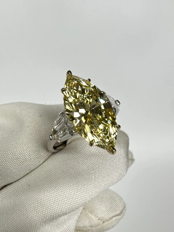 Earrings without a brand MARQUISE 5.03 CT FANCY LIGHT YELLOW/VS1 RING NN5.03CT 3