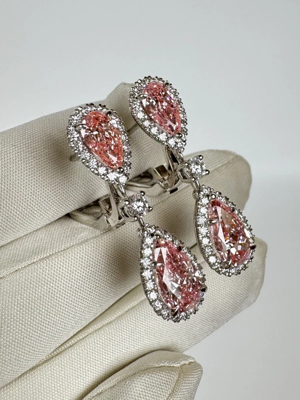No name PEAR DIAMONDS 2.03-1.89 CT FANCY INTENSE PINK*-FANCY INTENSE PURPLISH PINK*/VVS2 & DIAMONDS 1.07-1.03 CT FANCY VIVID PINK*/VVS2-VS1 EARRINGS NN 2.03-1.89CT 8