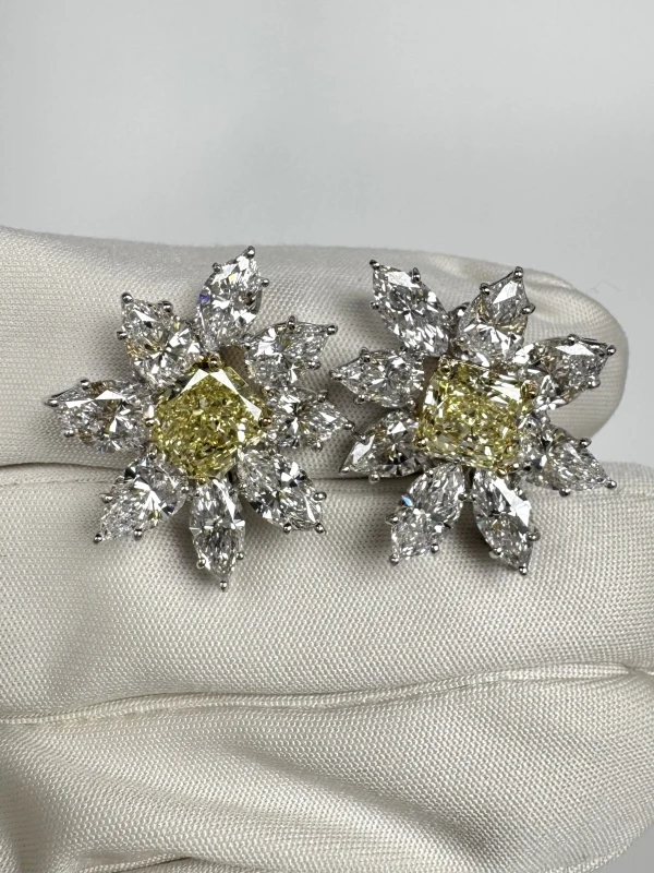 Graff DIAMONDS 2.01-1.70 CT FANCY YELLOW EARRINGS RGE2.01-1.70 CT FY/VS 3