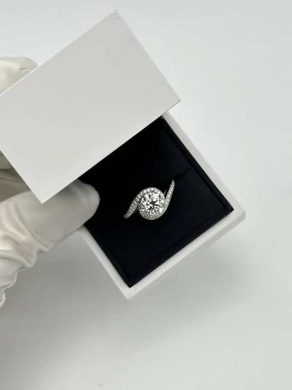 De Beers ROUND DIAMOND 2.05 CT G/SI2 RING (GIA) C29861 6