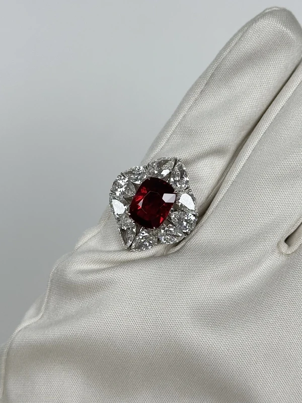 СЕРЬГИ NO NAME CUSHION RUBY 4.01 CT VIVID RED PIGEON'S BLOOD. BURMA (GRS) nn4.01ctRuby 4