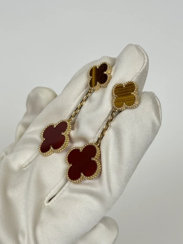 Van Cleef & Arpels. MAGIC ALHAMBRA EARRINGS, 2 MOTIFS VCARN5JR00 3