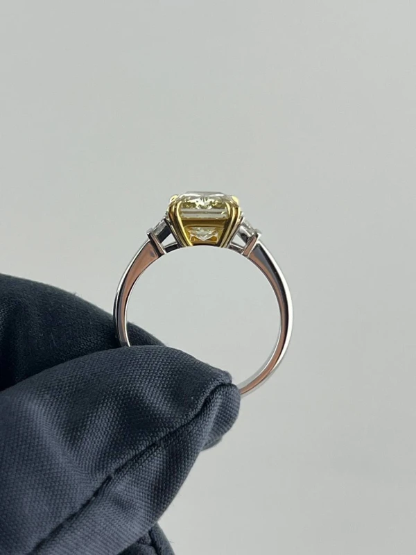 No name С БРИЛЛИАНТОМ 3.40 CT FBGY/SI1 3.40 CT 8