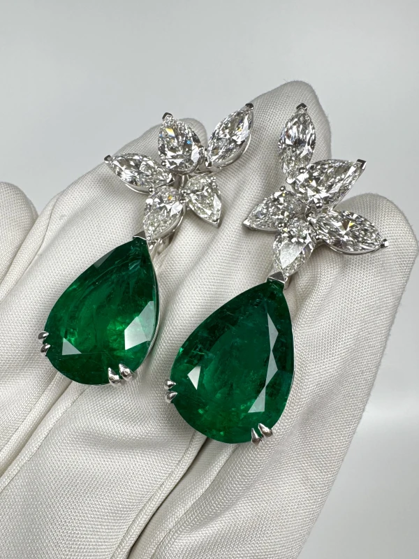 No name EMERALD 13.82-16.07 CT VIVID GREEN and DIAMOND 8.54 CT EARRINGS (GIA/GRS) NN13.82-16.07 4
