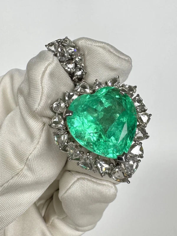 Earrings without a brand ПОДВЕСКА С ИЗУМРУДОМ 19.38 CT 19.38 CT 3