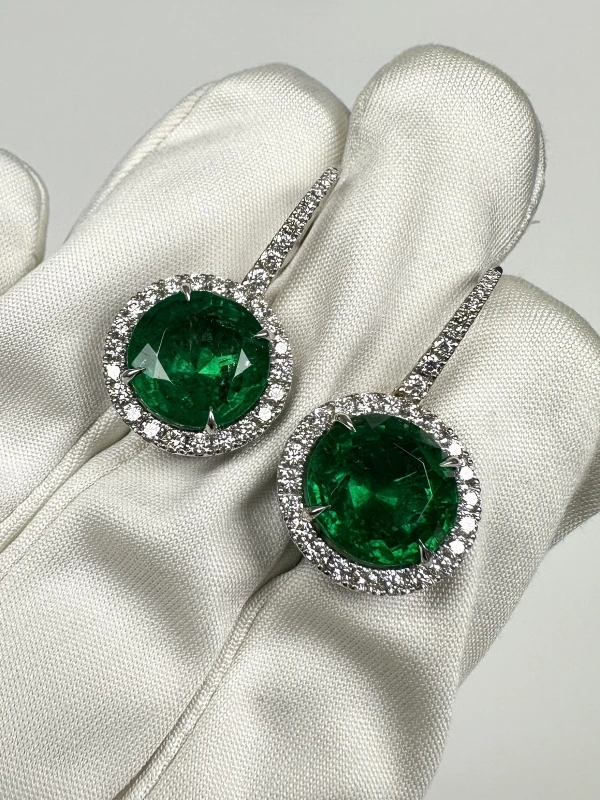 No name EMERALD 5.89 - 5.94 CT INTENSE TO VIVID GREEN EARRINGS (GRS) NN5.89-5.94 5