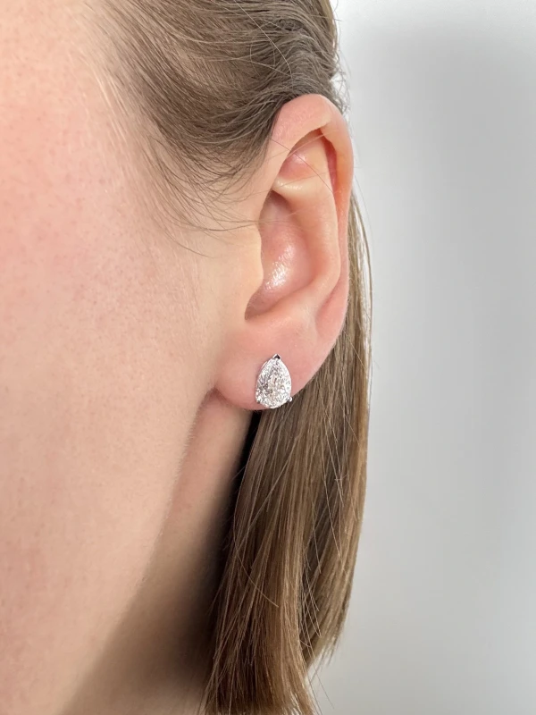 No name DIAMOND PEAR-SHAPED STUDS 1.50 - 1.51  CT D/VS2 (GIA) NN1.50-1.51D/VS2 2