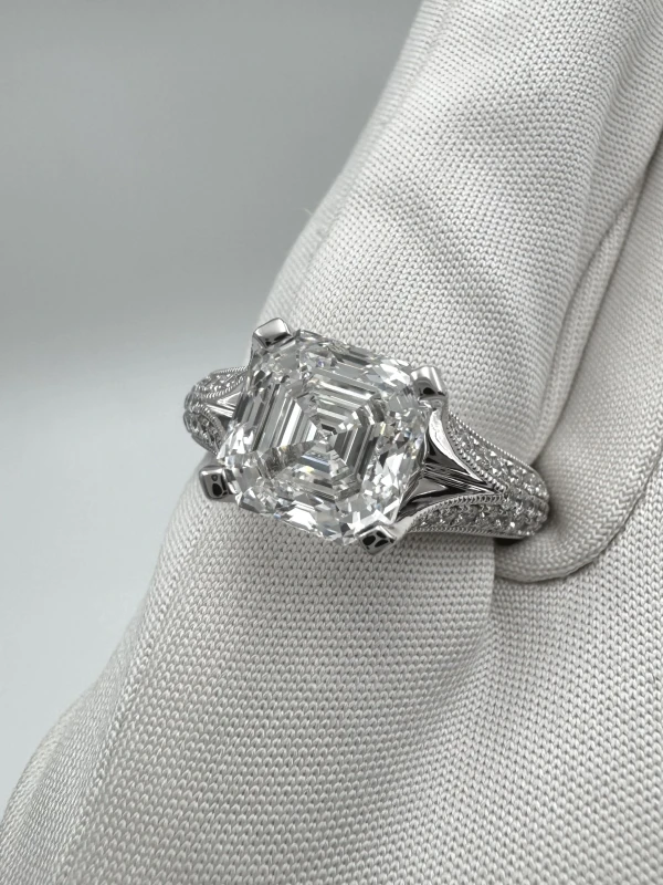 No name SQUARE DIAMOND RING 3.16 ct F/INTERNALLY FLAWLESS, GIA (SIZE 54) NN3.16ct F/IF GIA 4