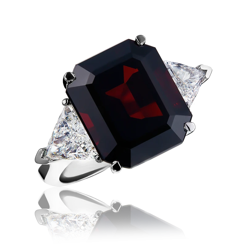 GARNET 15.00ct RING (SIZE 56)