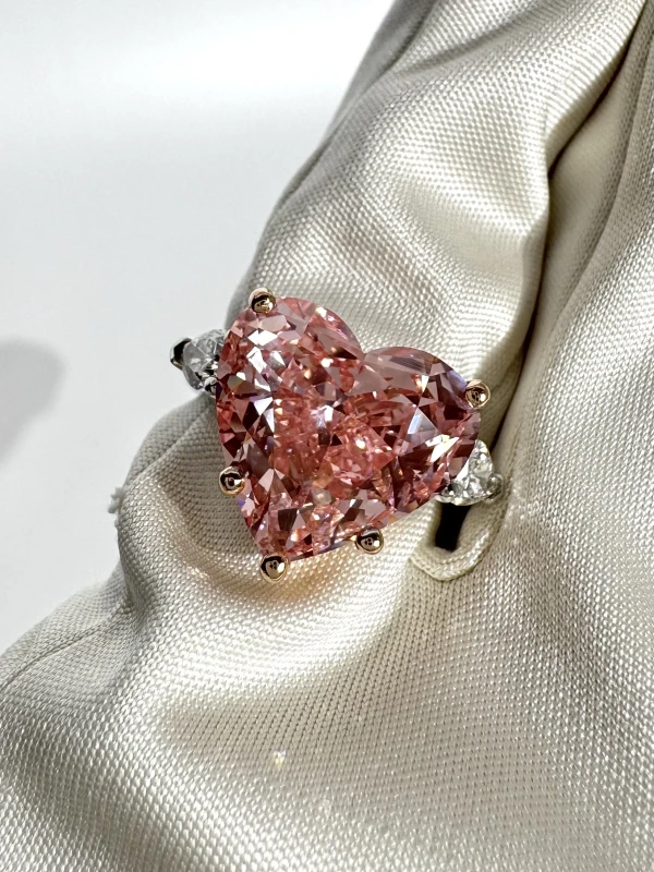 No name С БРИЛЛИАНТОМ 10.02 CT FANCY VIVID PINK 10.02 CT FVP/VS2 4