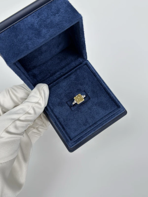 СЕРЬГИ NO NAME CUSHION DIAMOND 4.05 CT FBY/SI1 RING (GIA) NN4.05CT FBY/SI1 (GIA) 6