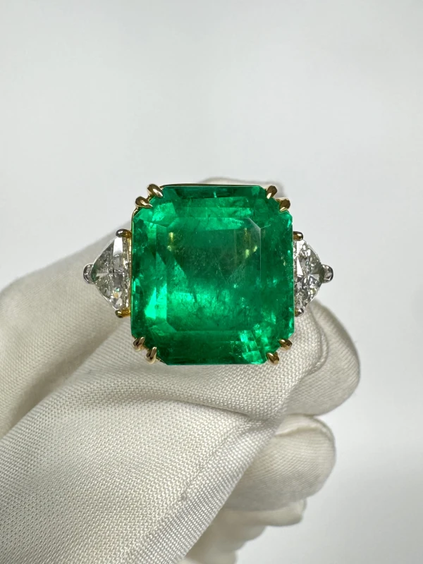 No name Colombia Emerald 12.82 ct Vivid Green Ring (GRS) NN12.82 2