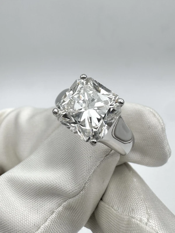 Tiffany & Co VINTAGE RING, LUCIDA DIAMOND 5.16 CT H/VVS1 TC5.16 4