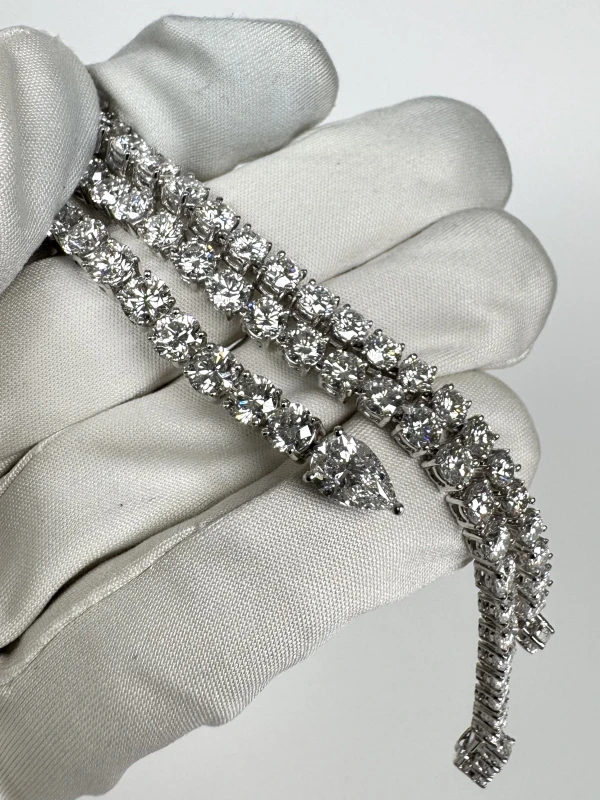 Graff DIAMOND NECKLACE 35.28 CT GRN 35.28. CT 6
