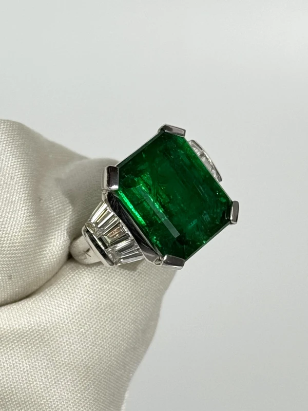 Verdi Jewellery КОЛЬЦО С ИЗУМРУДОМ 10.00 CT И БРИЛЛИАНТАМИ 1.76 CT E/VVS 10.00 ct 3