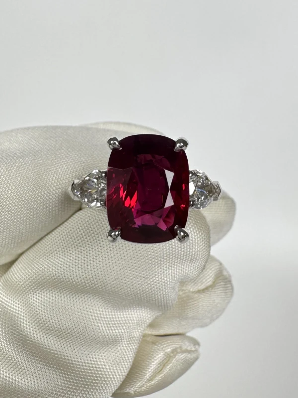 No name CUSHION RUBY 4.01 CT VIVID RED PIGEON'S BLOOD. BURMA (GRS) nn4.01ctRuby 3