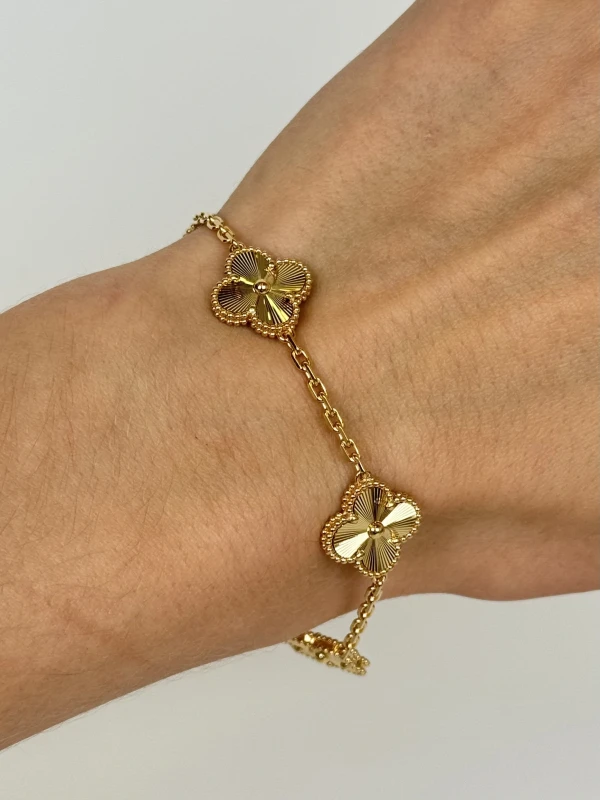 Van Cleef & Arpels Vintage Alhambra bracelet, 5 motifs VCARP3JK00 2