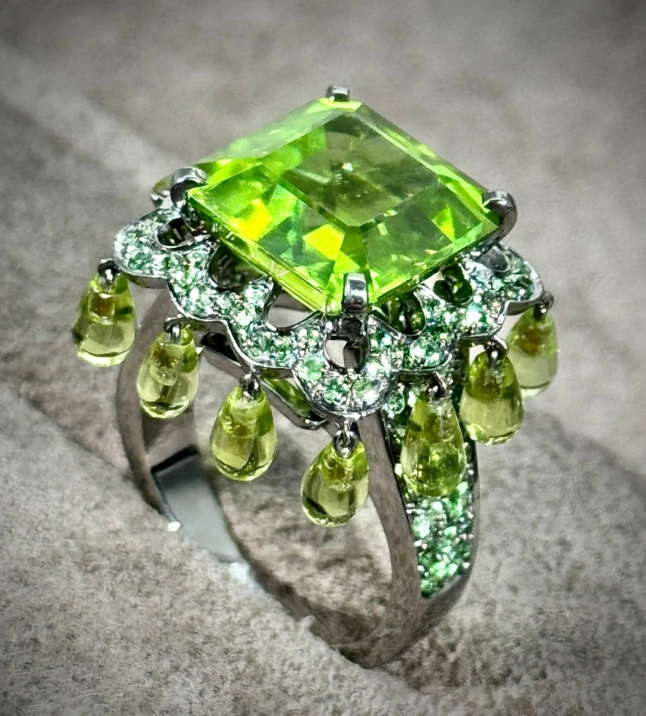 Boucheron КОЛЬЦО С ХРИЗАЛИТОМ 11 CT 11 CT 2