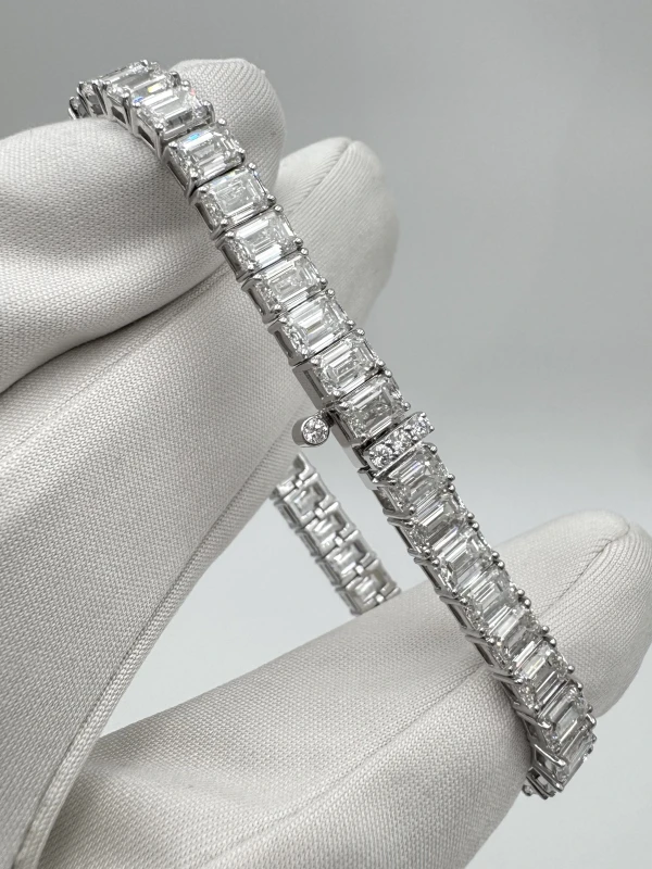 Earrings without a brand EMERALD DIAMOND 21.67 CT BRACELET NN21.67 CT 3