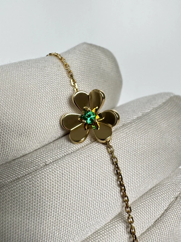 Van Cleef & Arpels Frivole bracelet, mini model VCARP7SC00 3