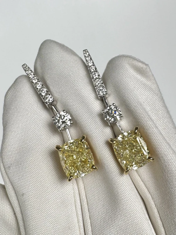Graff DIAMOND EARRINGS 5.01 - 5.02 CT FY/VS1-VVS2 (GIA) 5.01 - 5.02 CT FY/VS1-VVS2 (GIA) 7