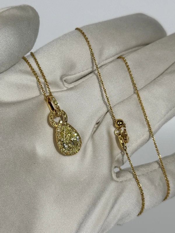 GRAFF Pear Diamond 3.03 ct Fancy Yellow/IF Pendant (GIA) RGP862 4